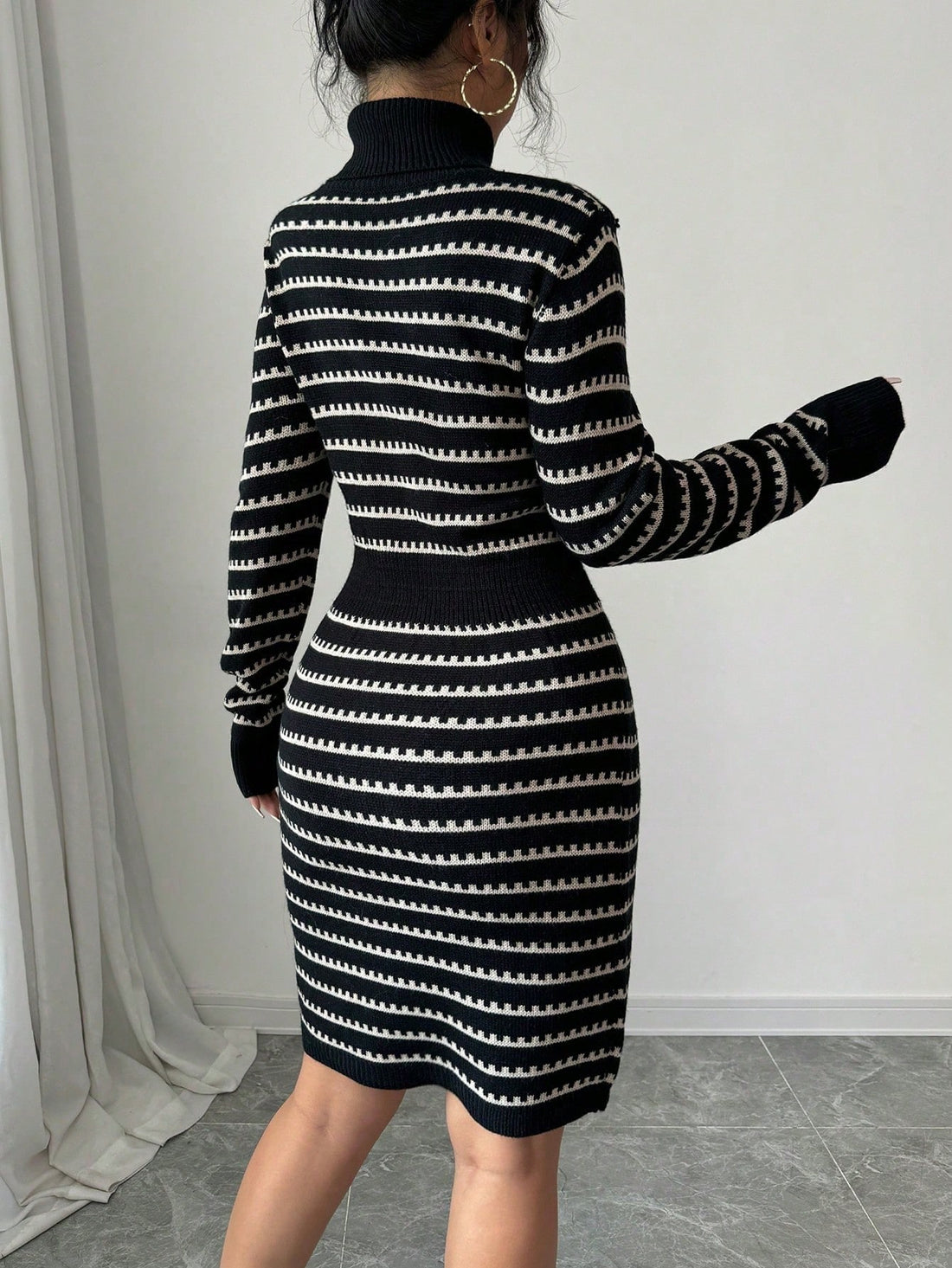 Stay cozy and stylish this season with our Chic Contrast Color Fitted Sweater Dress. Its turndown collar adds a touch of elegance, while its fitted design hugs your curves for a flattering look. Perfect for autumn and winter, this dress will keep you warm and fashionable all at once.