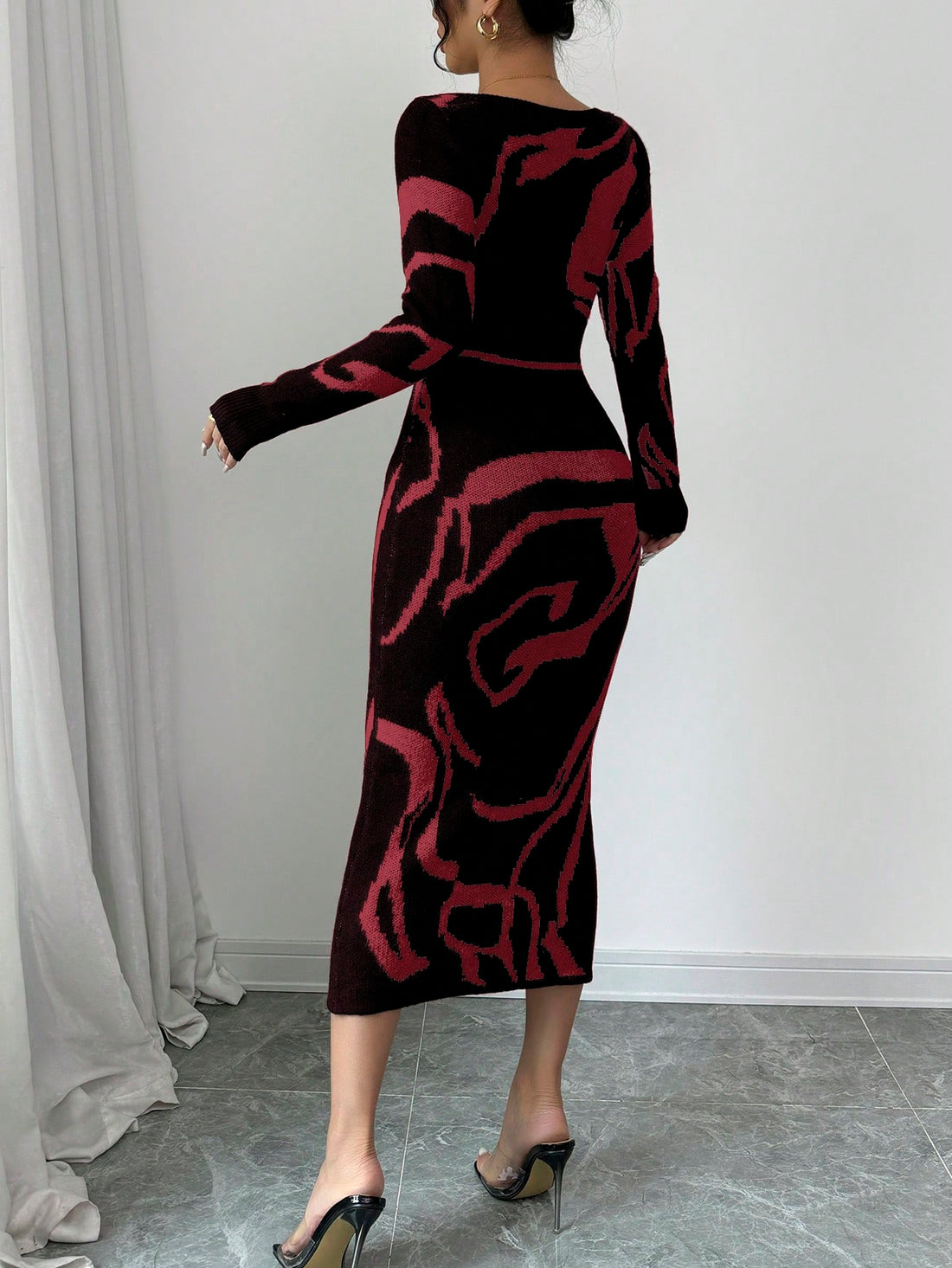 Say hello to your new favorite winter dress! Our Elegant Square Neck Long Sleeve Patchwork Sweater Dress for Women is the perfect combination of style and coziness. The square neck adds a touch of elegance, while the long sleeves and patchwork design keep you warm. Get ready to turn heads and stay comfy in this must-have dress.