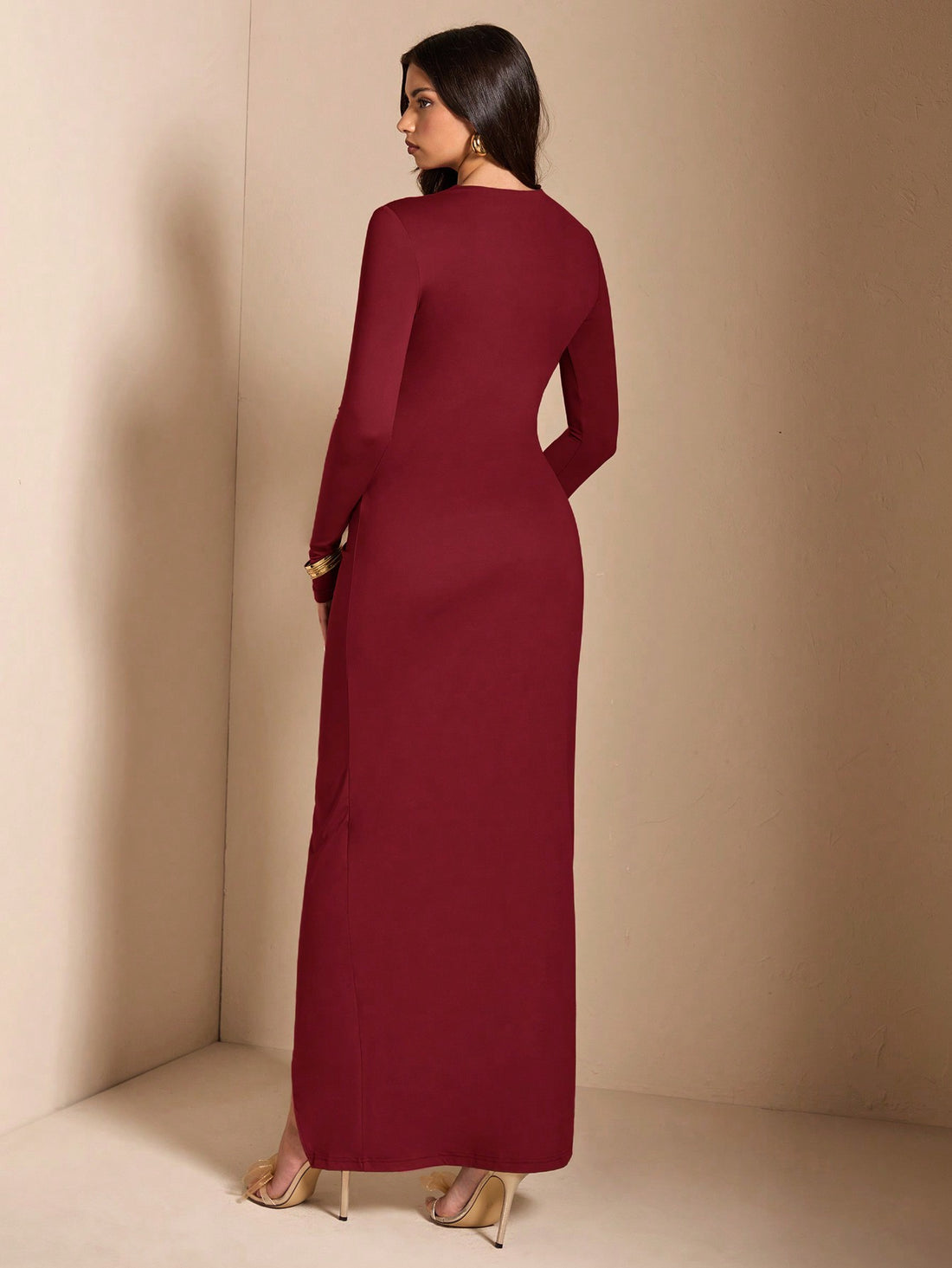 Get ready to turn heads at your next cocktail party or winter date with this chic Brown Asymmetric Ruched Long Sleeve Dress. The unique ruched design and asymmetrical cut make it perfect for standing out from the crowd. Stay stylish and warm with this must-have winter dress!