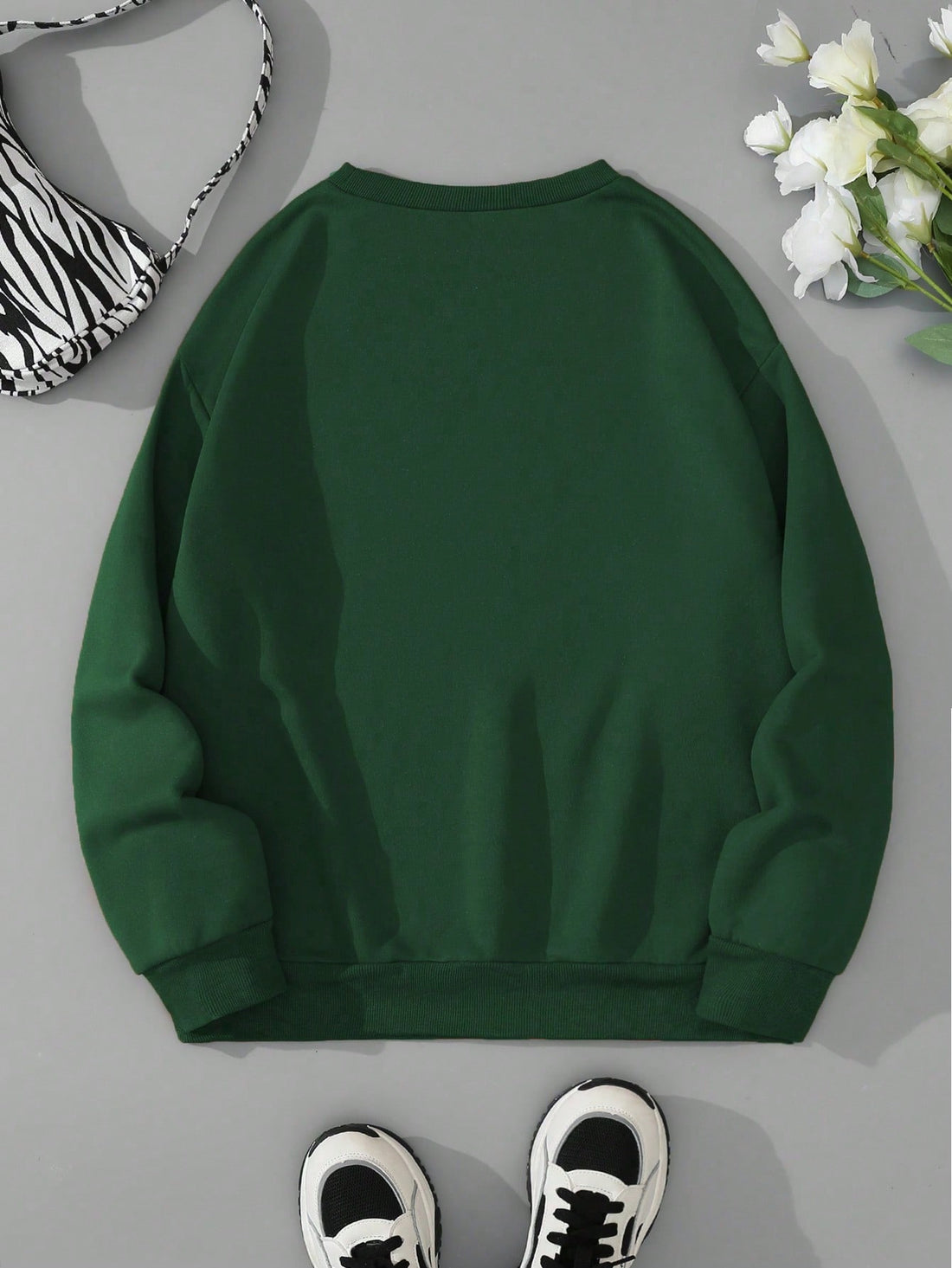 Stay cozy and chic with our Vintage Duck Flight Thermal-Lined Sweatshirt. With its unique postage stamp design, you'll stand out while staying warm with its thermal lining. Perfect for a quirky and playful fashion statement.