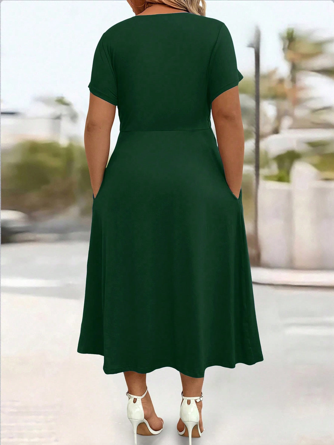 Perfect for every occasion, this plus size dress boasts effortless elegance. The solid color and V-neck design exude class, while the ruched detailing adds a touch of fun. And with convenient pockets, this dress combines style and functionality effortlessly. Stay effortlessly elegant with this versatile dress!