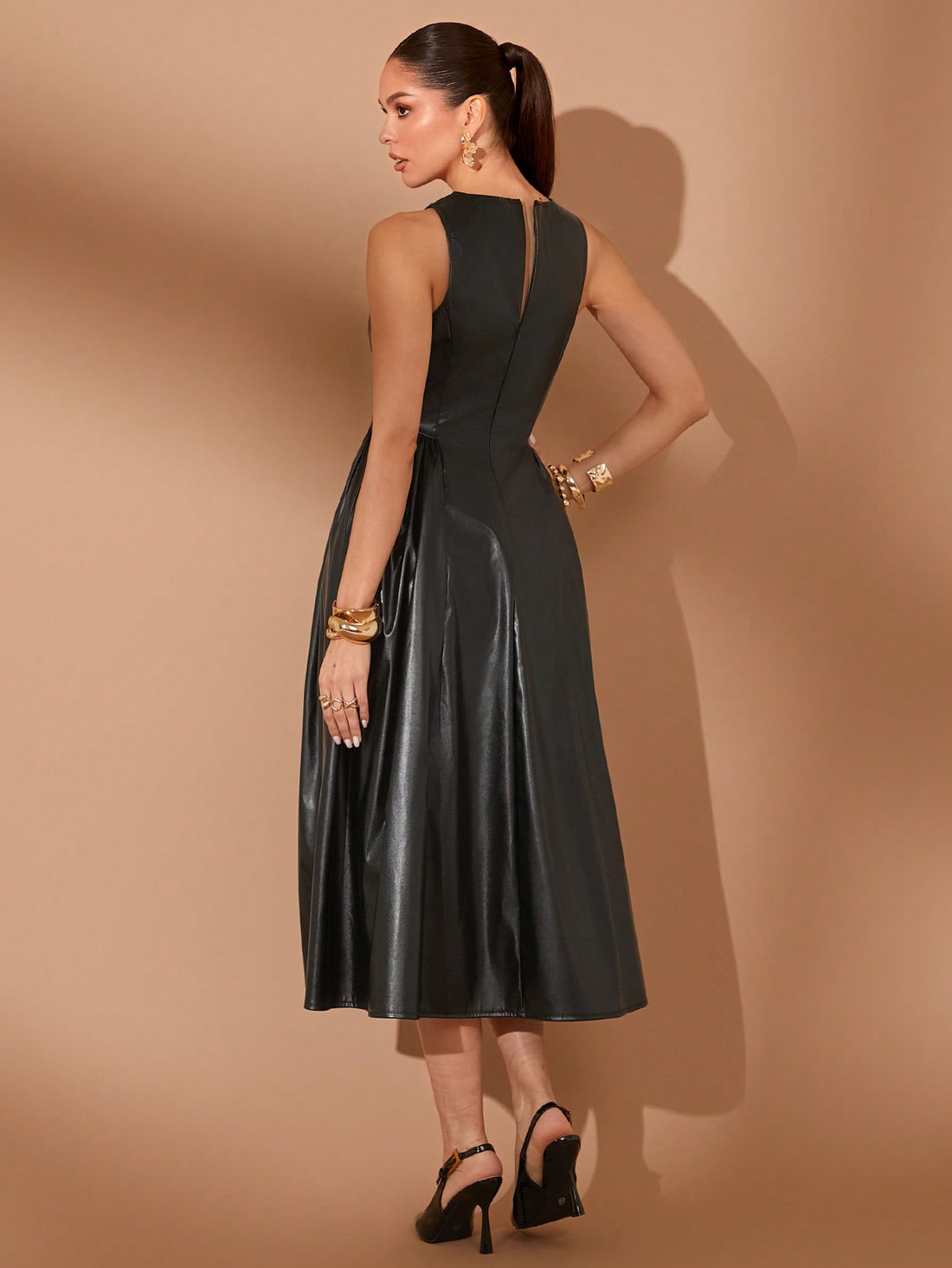 Turn heads and sparkle with our Elegant Metallic Long Dress, perfect for weddings, anniversaries, and any special occasion that calls for a little extra shine. Designed with a high-end flair, this dress effortlessly blends sophistication and fun for spring and autumn celebrations. Its shimmering metallic fabric catches the light beautifully, ensuring you’ll be the star of the party from the first toast to the last dance. Dress up, step out, and let your style shine bright!