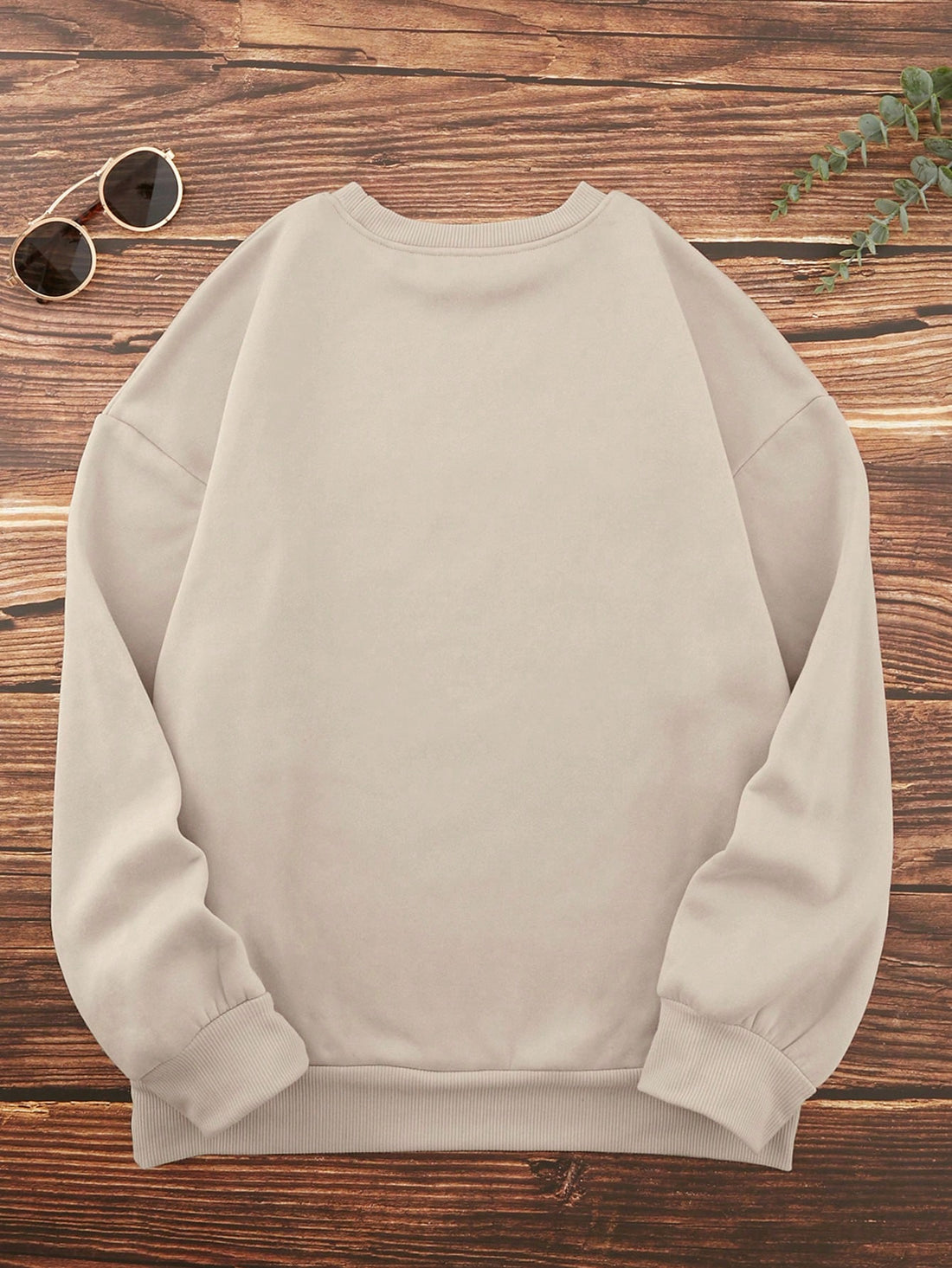 Wrap yourself in warmth and style with this Cozy Letter Graphic Thermal Lined Sweatshirt. Its soft thermal lining keeps you snug on chilly days, while the playful letter graphic adds a fun, trendy touch. Perfect for lounging or casual outings, this long sleeve sweatshirt blends comfort and cool effortlessly.