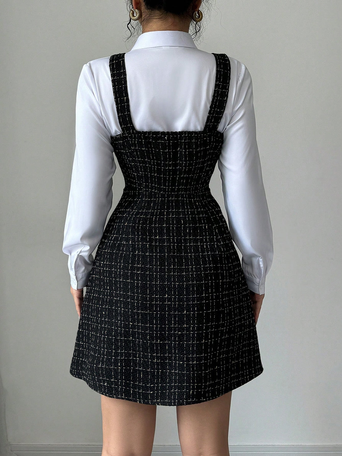 Stay stylish and comfortable in our Chic & Comfortable Plaid Midi Dress! The wide straps provide a secure fit, while the button details add a touch of elegance. Plus, with pockets for convenience, this dress is perfect for any occasion. Look and feel your best in this must-have dress!