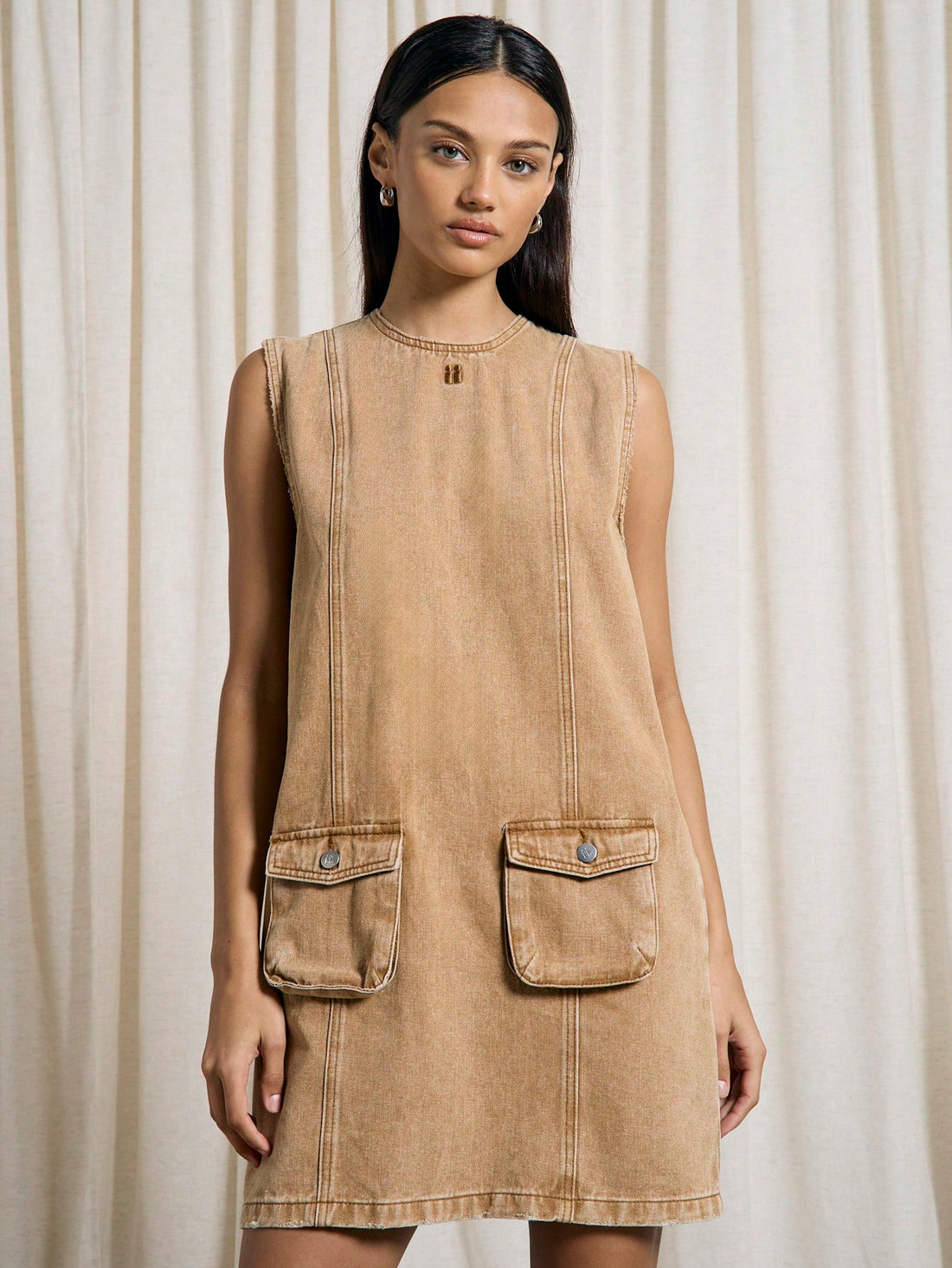 Step into effortless cool with this Chic Western Washed Denim Cargo Penny Dress. Featuring handy pocket details and a relaxed fit, it’s perfect for adding a playful, laid-back vibe to your wardrobe. Whether you’re out exploring or meeting friends, this dress combines comfort and style with a touch of Western charm.