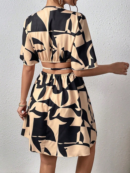 Chic Cut-Out Waist Dress with Allover Print - Effortless Style for Every Occasion