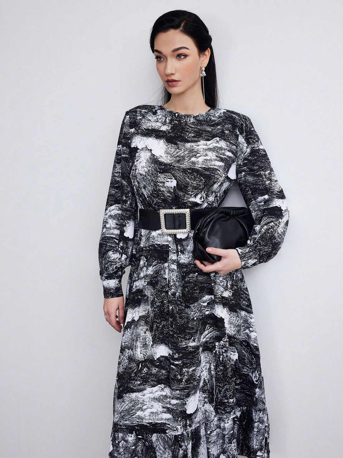 Elevate your office wardrobe with this playful yet professional mid-length dress! The eye-catching abstract print adds personality while lantern sleeves create a fashionable silhouette. Perfect for autumn days when you want to make a statement without saying a word. Transition effortlessly from meetings to after-work gatherings in this versatile piece.