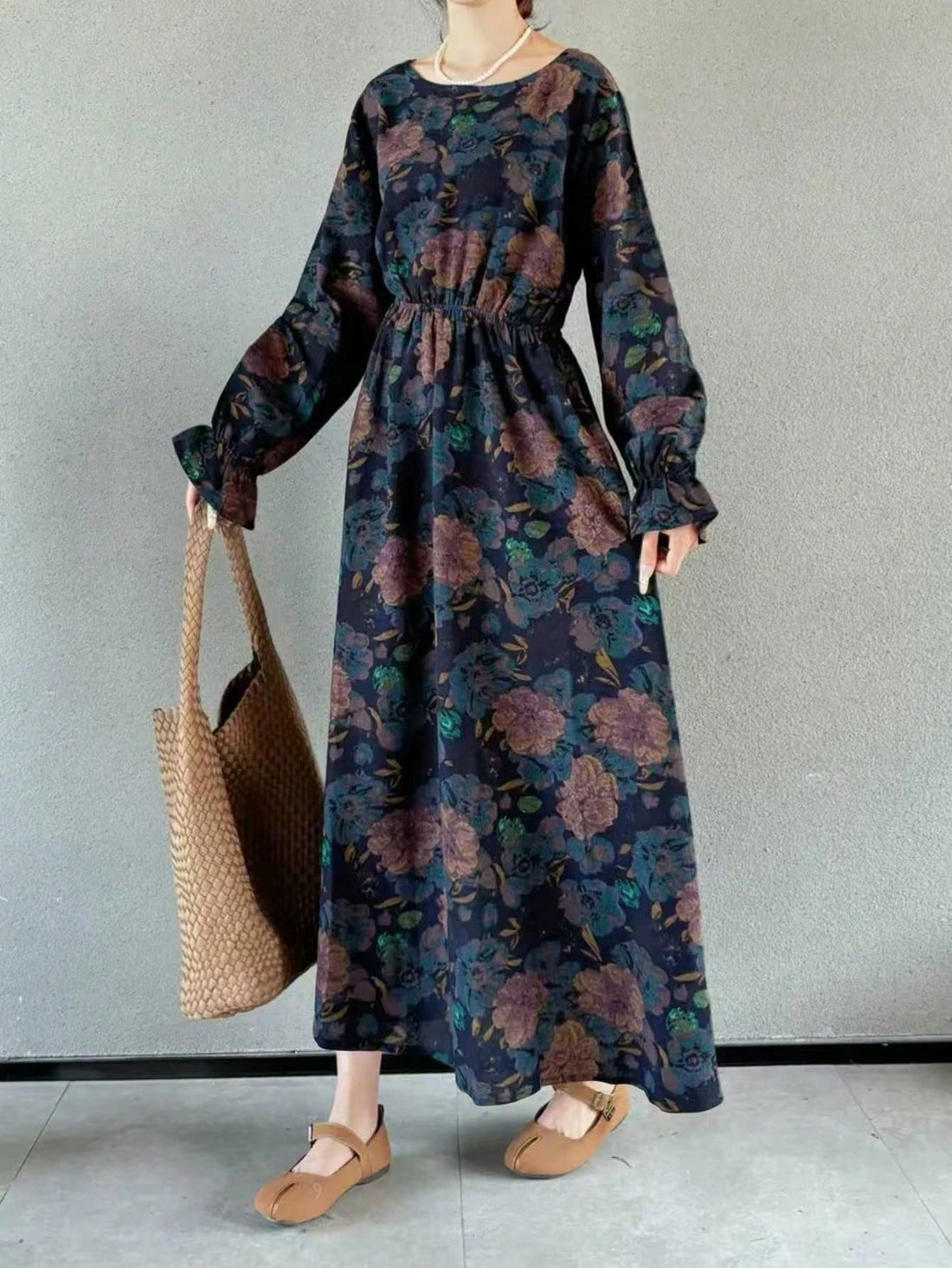 Stay effortlessly stylish with our Chic Floral Maxi Dress, complete with pockets for convenience. Perfect for any occasion, this dress exudes casual elegance.