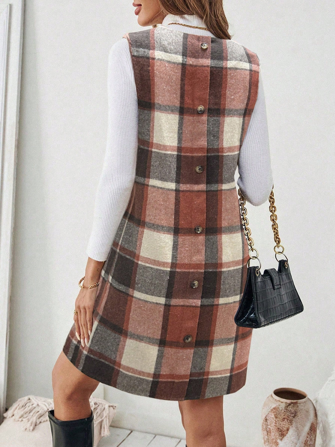 Unleash those autumn vibes with our Chic & Cozy dress! Featuring a playful plaid design, this sleeveless dress is perfect for those colder months. The unique button detailing adds a touch of quirkiness to this casual piece, making it a must-have for any fashion-lover's wardrobe.