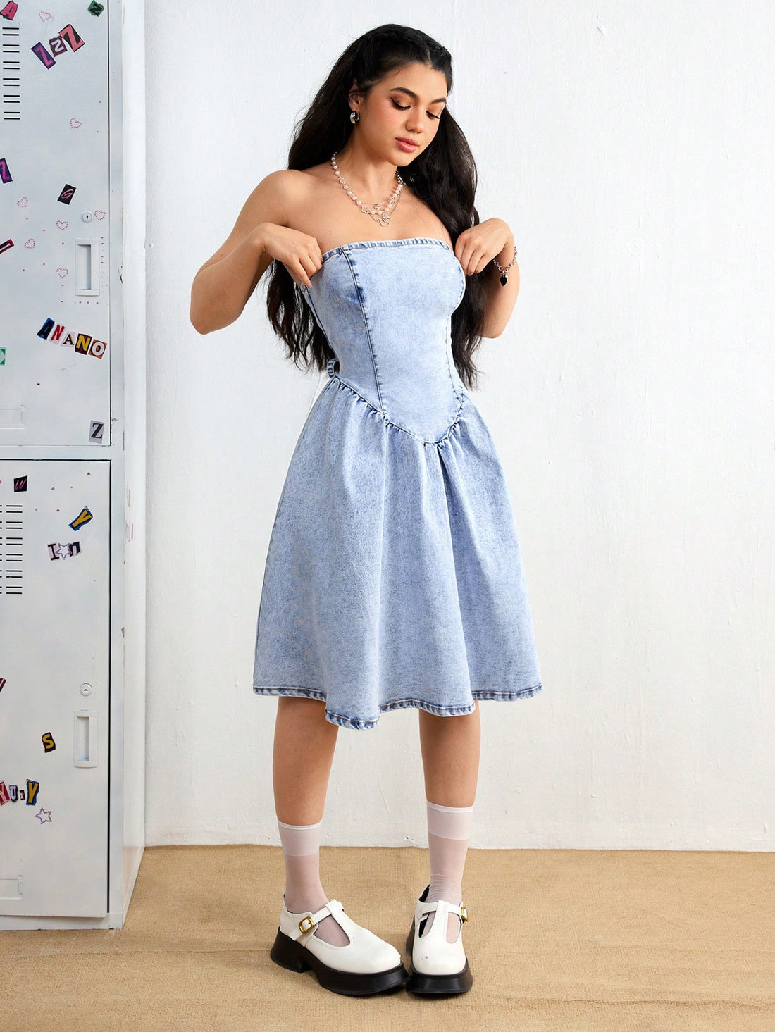 Effortlessly strut your style with this chic denim dress, featuring a criss-cross back and backless design. Perfect for a day out with the girls or a casual date night, this tube dress will have you looking and feeling your best. Say goodbye to boring outfits and hello to effortless chicness!
