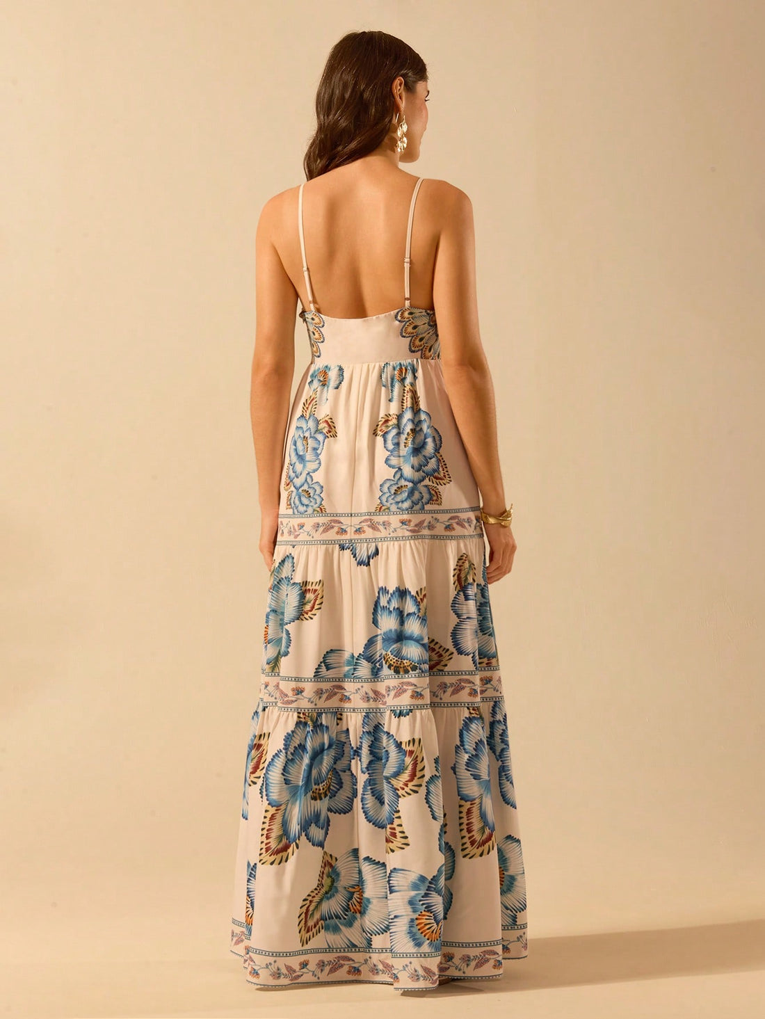 Get ready to slay the summer with our Boho Chic Tropical Print V-Neck Camisole Dress! Perfect for beach vacations, this effortless dress combines style and comfort. With its vibrant print and flowy design, you'll be turning heads wherever you go. Pack it for your next getaway and get ready to flaunt your effortless summer style!