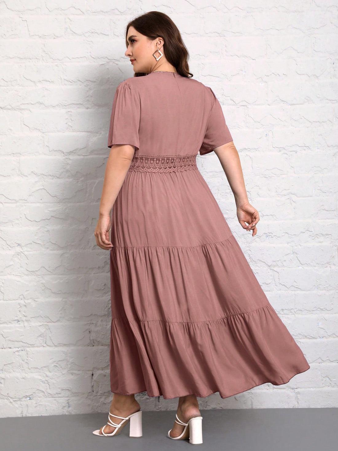 Effortlessly chic and stylish, this plus size dress will become your go-to choice for any occasion. The V-neckline accentuates your collarbone while the ruched hem adds a unique touch. Made of soft and comfortable fabric, this dress will keep you looking and feeling great all day long.