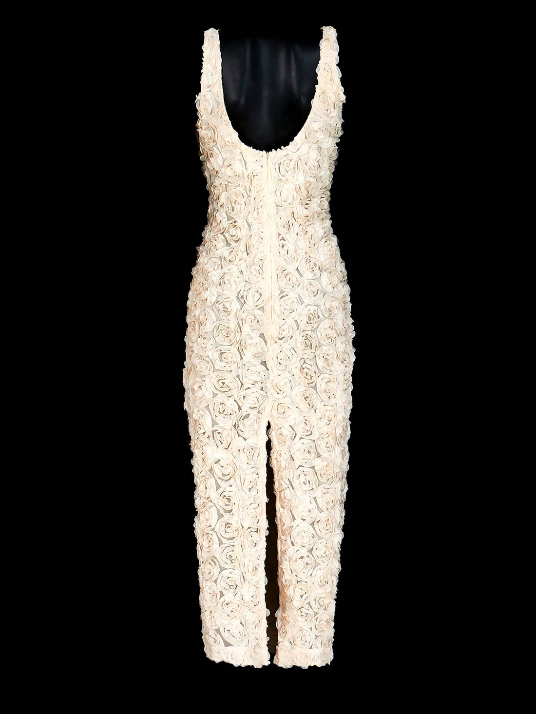 Twirl into your special day with our enchanting White Jacquard Graduation Dress! This slim-fit beauty features delicate rose floral patterns that dance across the fabric, making you the belle of any ceremony. Perfect for graduates who want to celebrate in style while turning heads with every elegant step. Your diploma isn't the only thing worth framing – you'll be picture-perfect too!