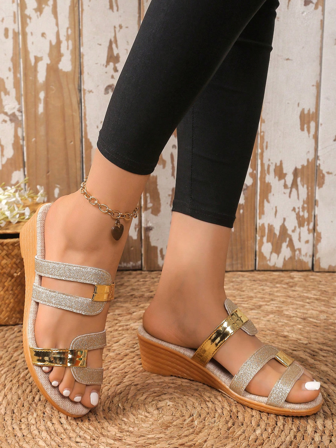 Get ready for the beach and casual wear with these plus-size wedge slippers! The color block design adds a touch of style, while the wedge heel provides comfort and height. Perfect for summer adventures.