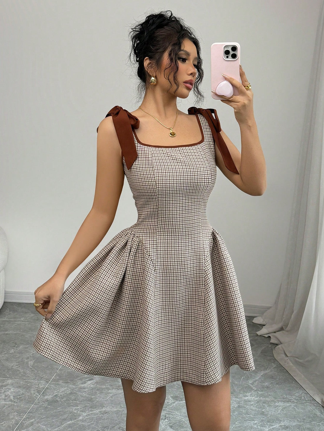 Add a touch of chic elegance to your wardrobe with the Elenzga Plaid Dress. Designed with contrast straps and a cute bow, this dress is perfect for any occasion. Stay stylish and comfortable with the soft fabric and flattering silhouette. (Bow down to fashion!)