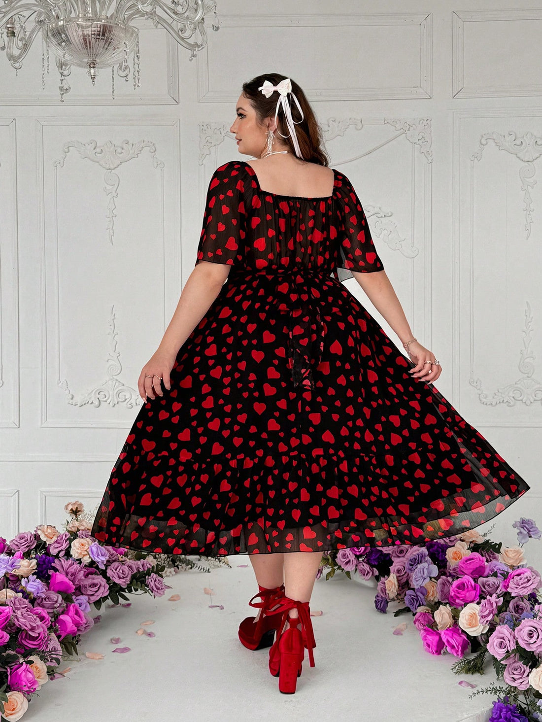 This boho dress for plus size ladies is the perfect addition to your summer wardrobe. The sweetheart neck and ruffle sleeves add a touch of romanticism, while the heart print and tie waist bring a playful touch. Get ready to turn heads on Valentine's Day (and any other day) with this eye-catching dress.
