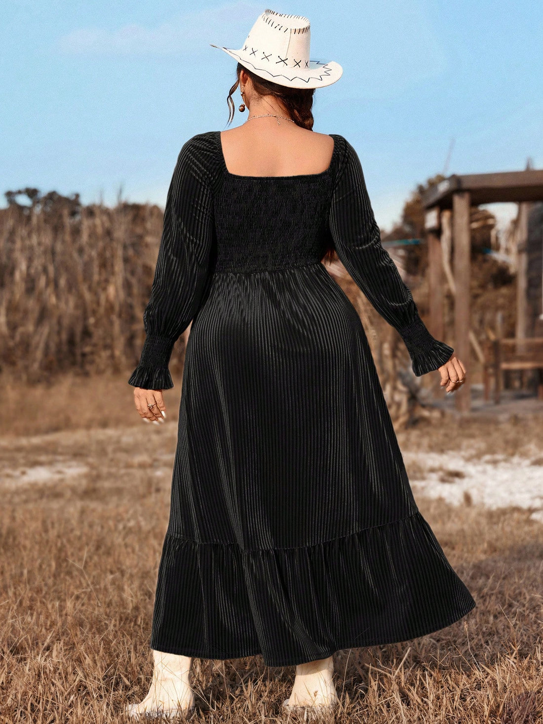 Step into the holiday spirit with our Chic Plus-Size Holiday Lantern Sleeve Dress! Made with Korean Patchwork Style, this dress is the perfect combination of chic and festive. The lantern sleeves add a unique touch to the dress, making it a must-have for any holiday party. Embrace your curves and stand out in this playful and stylish dress.