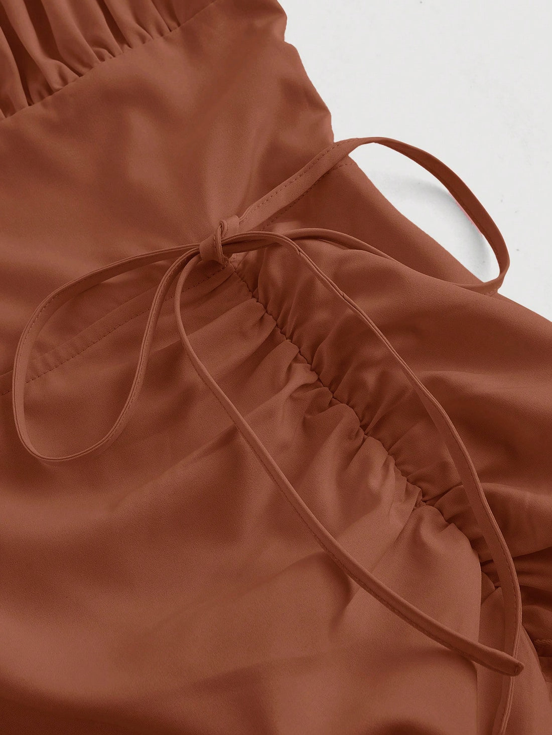 Get ready to turn heads in our Chic Vintage Ruffle Hem Dress! This brown, romantic style dress is perfect for early autumn, with its charming ruffle hem and vintage feel. Embrace your inner fashionista and add this unique piece to your wardrobe today!