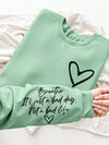 Chic Plus Size Heart Graphic Sweatshirt with English Letter Print