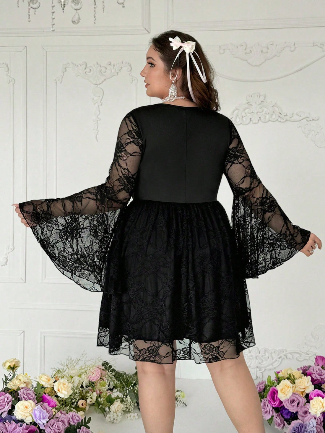 Get ready to turn heads at your next party with this Elegant Plus Size Black Party Dress! The sweetheart neck and lace patchwork add a touch of romance to this stunning dress. Perfect for any special occasion, this dress will make you feel confident, beautiful, and ready to dance the night away!