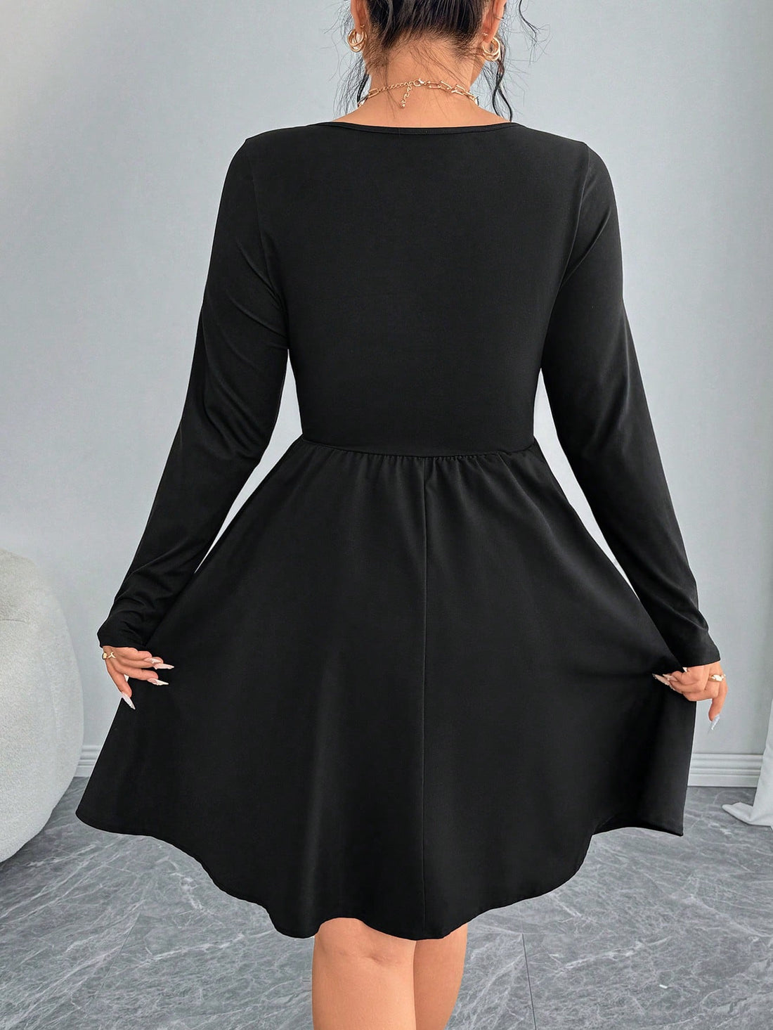 Get ready to turn heads in this Elegant Shimmer Floral Mini Dress! With a fitted waist and puff skirt, this dress will accentuate your figure while providing a playful and fun look. Perfect for any occasion, from a night out to a special event, this dress combines elegance with a touch of quirkiness.