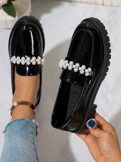 Chic Pearl-Embellished Chunky Platform Loafers – Trendy British Style for Fall/Winter 2024