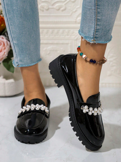 Chic Pearl-Embellished Chunky Platform Loafers – Trendy British Style for Fall/Winter 2024