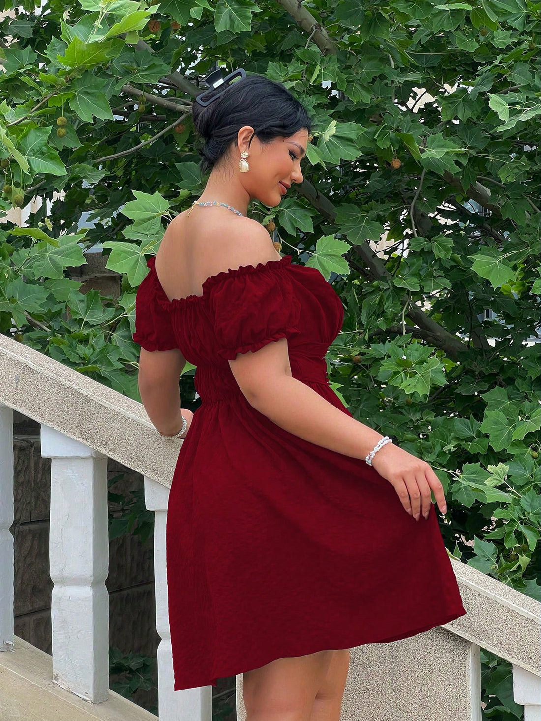 Stay stylish and comfortable with Chic Comfort's Front Split Dress! Designed with a textured corded design, this plus size dress adds an extra touch of chic to any outfit. Perfect for any occasion, it'll have you feeling confident and looking your best.