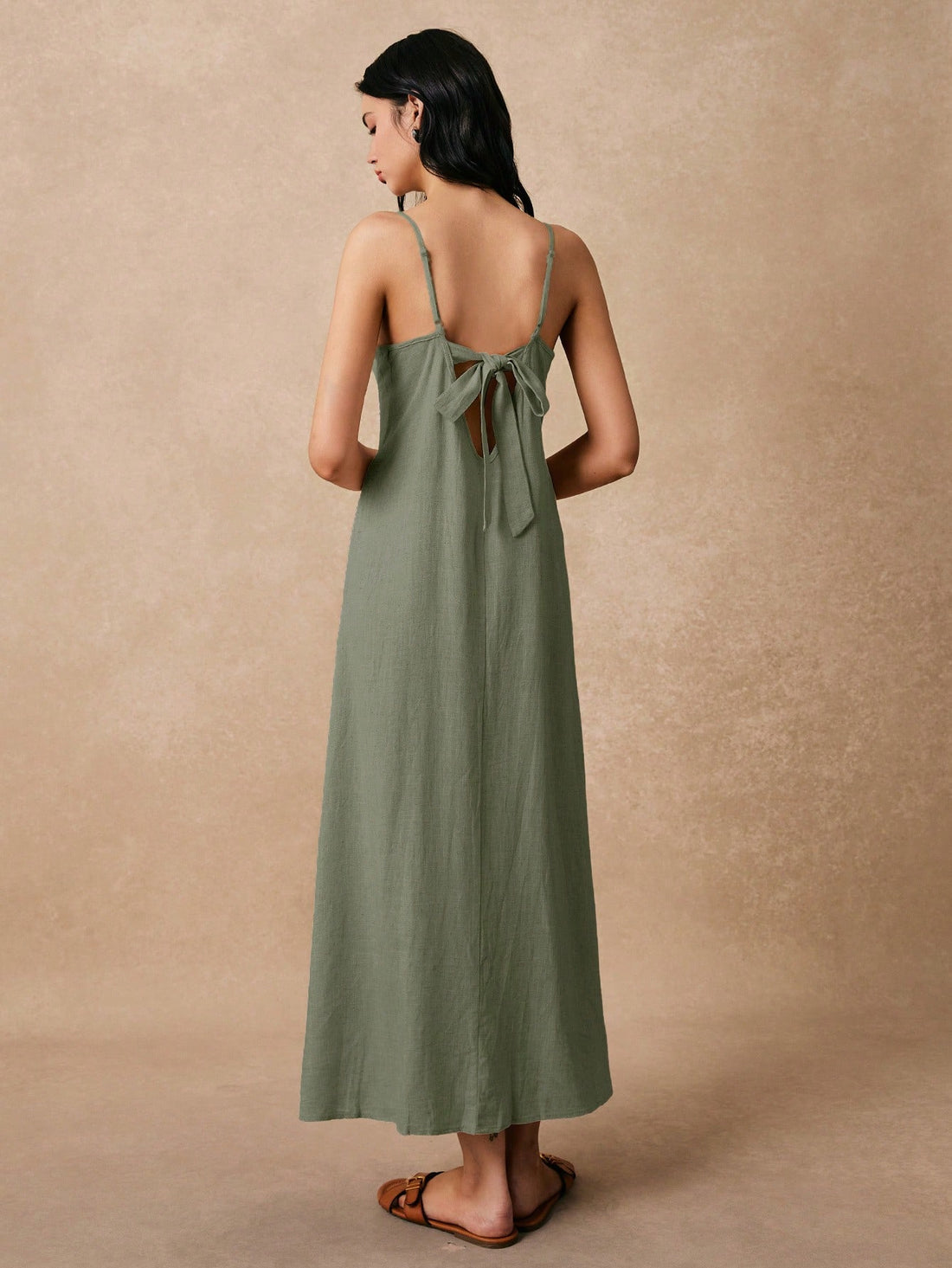 Get ready for effortless summer style with our Chic & Breezy Bowknot Backless Linen Dress! Made from lightweight linen, this dress is perfect for staying cool in the summer while still looking chic. The bowknot back adds a unique touch for a breezy and beautiful look.