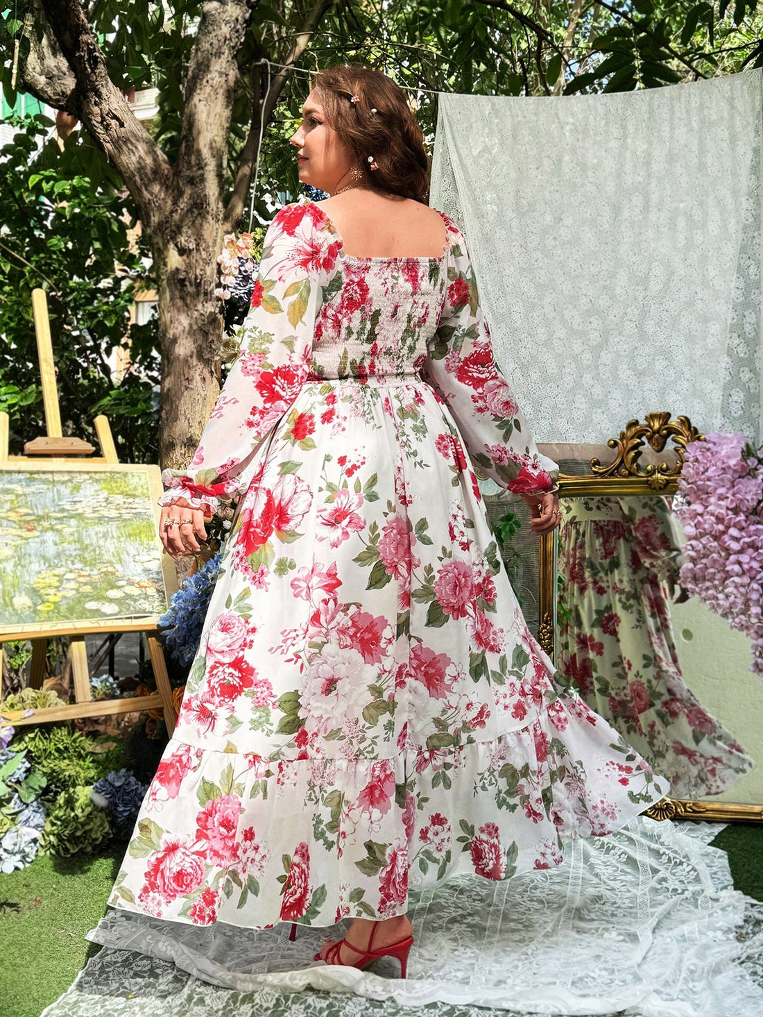 Get ready to feel fabulous in our Elegant Plus Size Floral Print Chiffon Dress! This stunning dress features a playful floral print and oh-so-chic ruffle trim, perfect for adding a touch of whimsy to any occasion. With its elegant chiffon fabric and flattering split hem, you'll be turning heads and feeling amazing in no time!