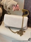 Add timeless elegance to your wardrobe with this vintage burgundy shoulder bag for women. Designed with a rich burgundy finish and a sophisticated decorative brooch, this versatile handbag blends classic charm with modern functionality, making it a stylish choice for both everyday wear and special occasions.