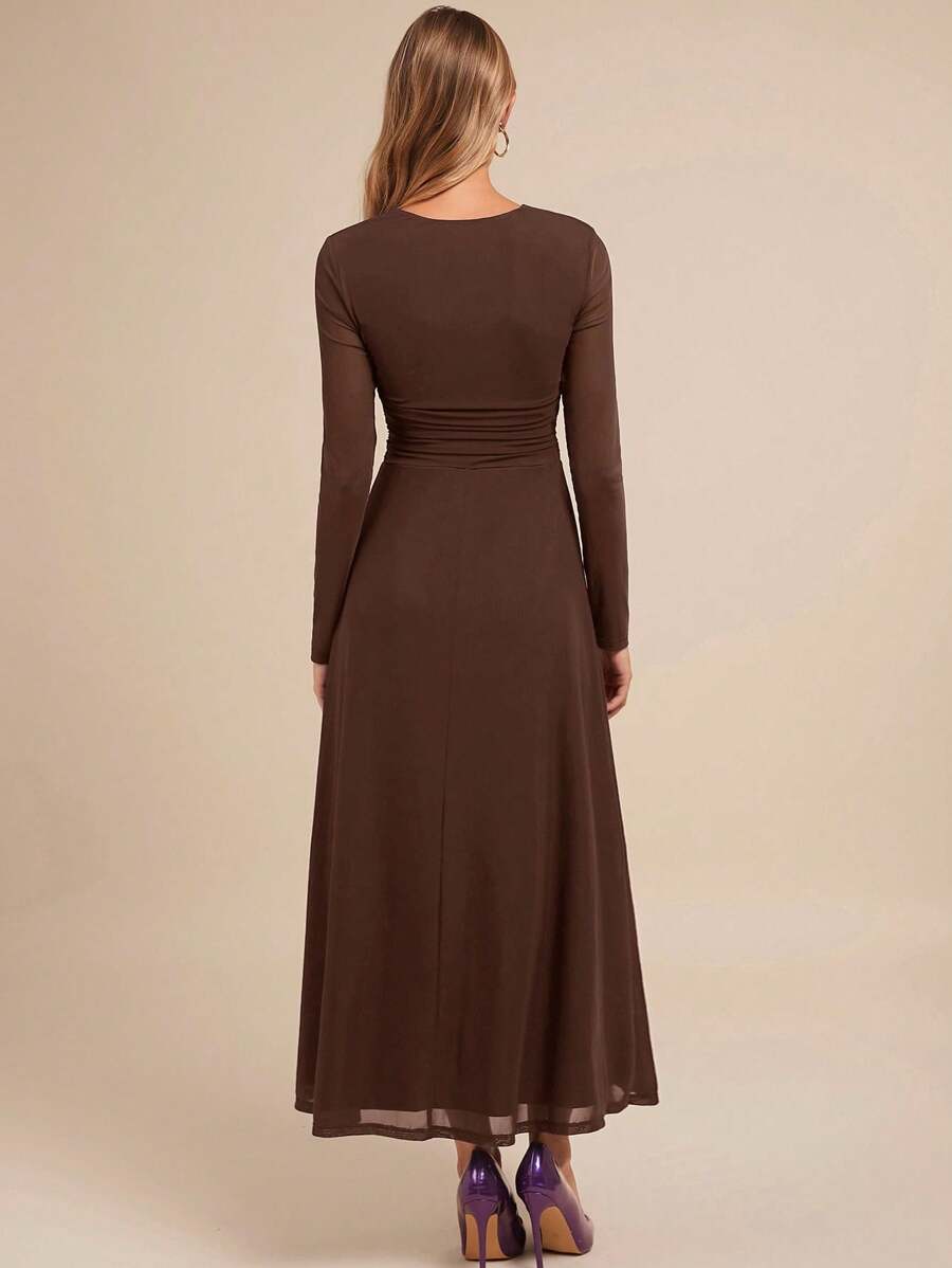 Step into the spotlight with this Elegant Purple A-Line Party Dress, designed to blend modesty and style effortlessly. Its charming square neckline and long sleeves make it perfect for cooler autumn and winter events. The flattering A-line silhouette dances with every step, ensuring you feel confident and comfortable all night long. Whether it’s a party or a special occasion, this dress will add a playful yet sophisticated touch to your wardrobe.