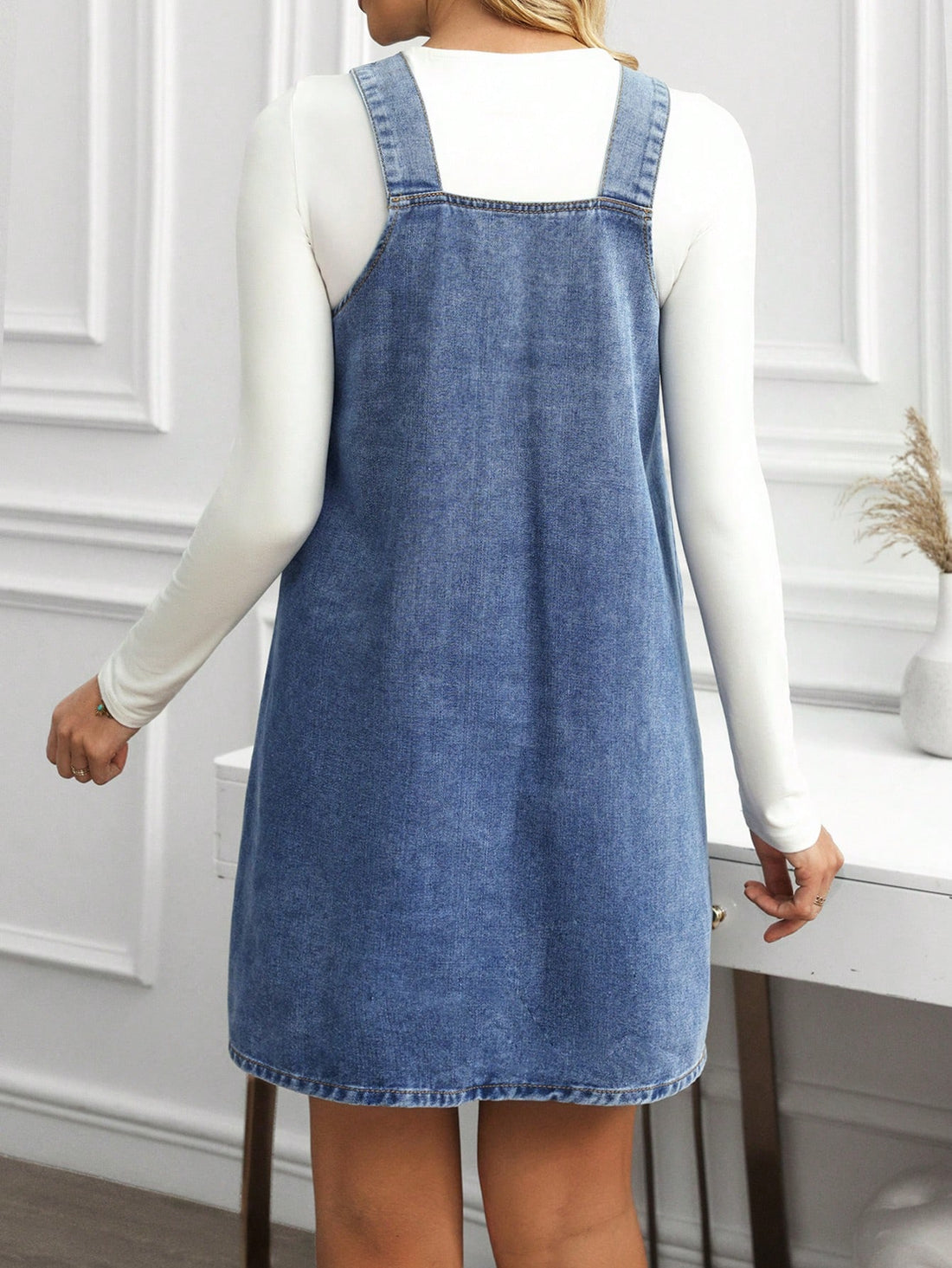 Be effortlessly stylish in this sleek and versatile Women's V-Neck Sleeveless Denim Dress with Pockets. Made with denim fabric, this dress features a flattering V-neckline and practical pockets. Whether you're running errands or dressing up for a night out, this dress will have you looking effortlessly chic.