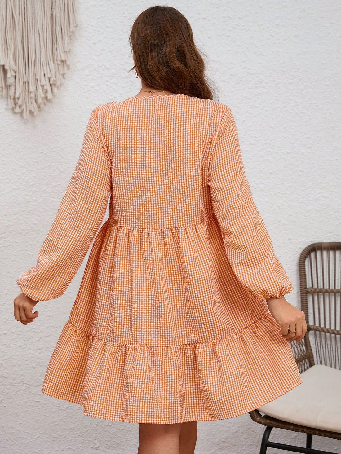 Indulge in cozy chic with our plus size plaid dress! Loose and comfy, with a stylish v-neck and trendy lantern sleeves. Perfect for cool autumn vibes.