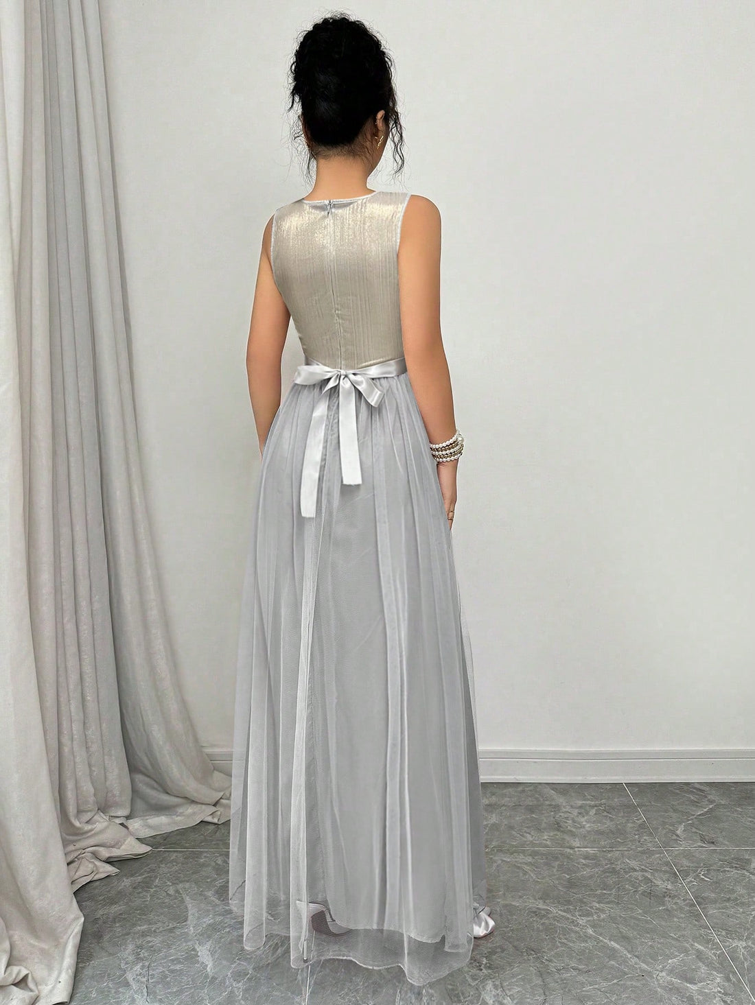 Unleash your inner fashionista with our Chic Sleeveless Patchwork Dress! With its trendy patchwork design and included belt, this dress will elevate your elegance and turn heads wherever you go. Perfect for any occasion, it's a must-have for your wardrobe. Get ready to make a chic statement!