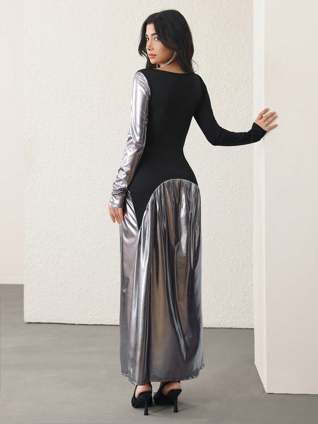 Get ready to turn heads with our Elegant Metallic Bodycon Knit Dress! Perfect for any fashion-forward woman, this dress boasts a stylish long splice design that adds a touch of uniqueness to your outfit. Made with a bodycon knit, this dress hugs your curves in all the right places, giving you a stunning silhouette. Elevate your style game with this statement-making dress!