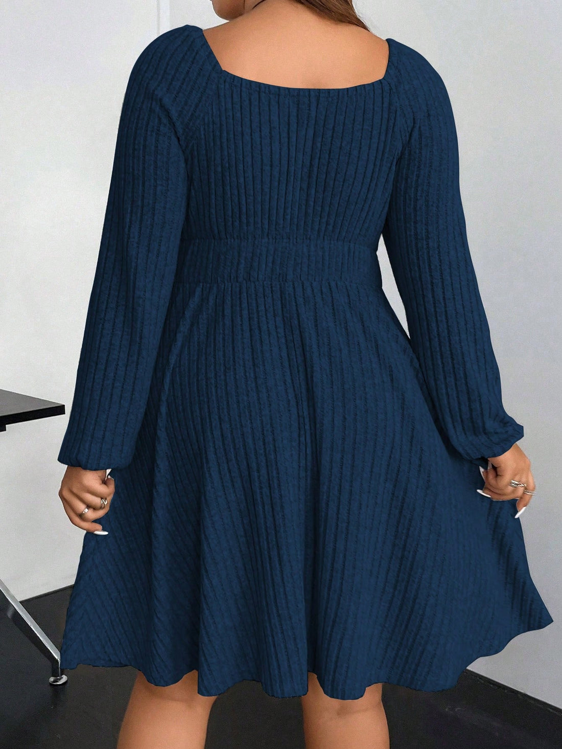 Get ready to turn heads with our Chic Plus Size Solid Color Midi Dress! Featuring a front tie and raglan sleeves, this dress is the perfect addition to your autumn and winter wardrobe. Stay stylish and comfortable with this must-have piece.