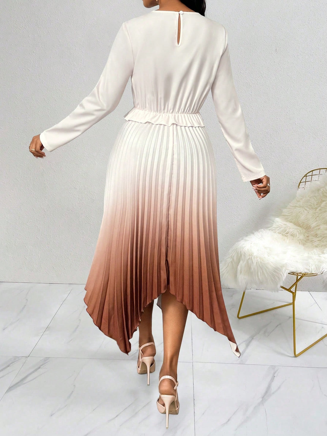 Step into fall with flair in this Women's Gradient Asymmetrical Pleated Dress. Its playful gradient colors and unique pleated design add a twist of elegance, perfect for turning heads at any autumn outing. The asymmetrical hem flirts with every step, making this dress a fun and stylish choice for your seasonal wardrobe.
