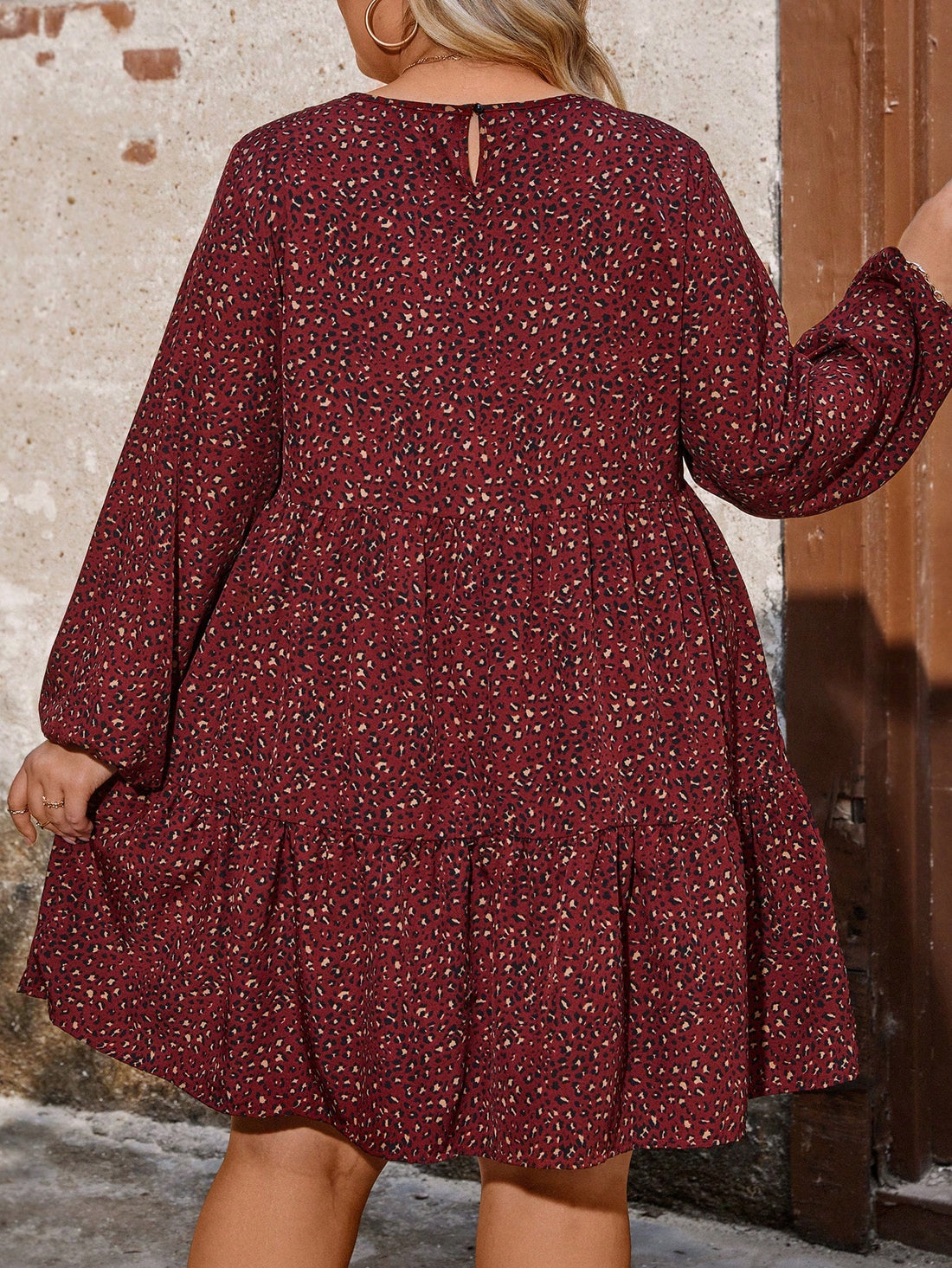 Indulge in the charming coziness of our Cake Print Dress, perfect for autumn and winter. Featuring a round neck and plus-size fit, it's both stylish and comfortable. Embrace your playful side with this sweet addition to your wardrobe! (But don't eat too much cake, it won't fit anymore.)