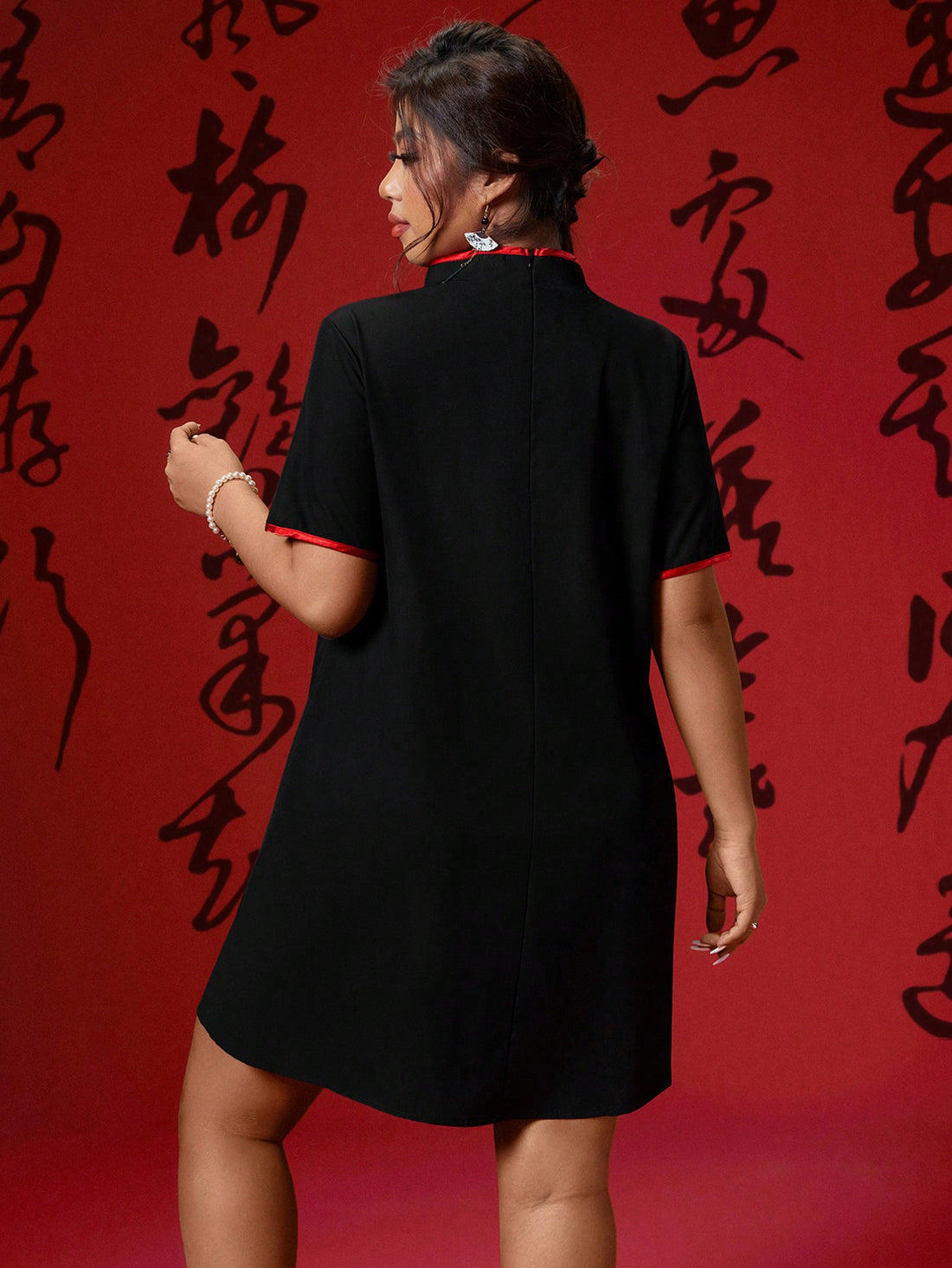 Get ready to turn heads with our Elegant Plus Size Modified Cheongsam Dress! Perfect for Chinese New Year celebrations, this A-Line dress features a stylish stand collar and a unique actress-inspired print. Embrace your curves and stand out from the crowd in this stunning and sophisticated dress.