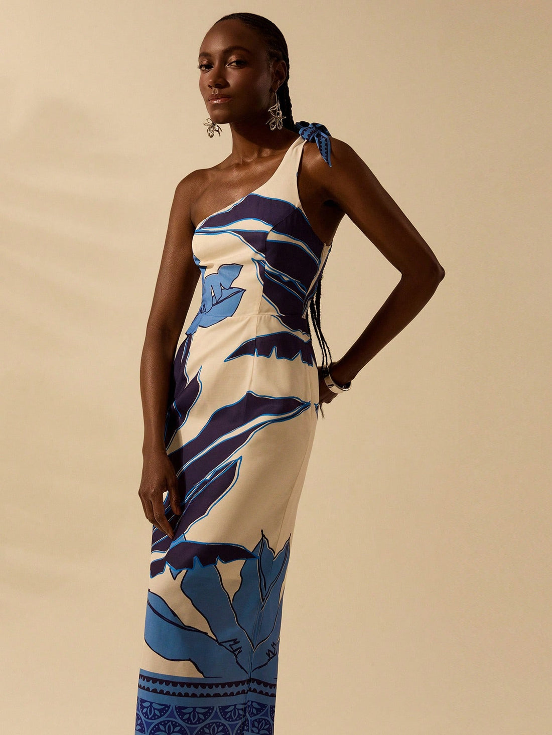 Unleash your inner bohemian with our Boho Blue Floral Print Backless Summer Dress! Designed for carefree beach vacations, this dress features a stunning blue floral print and a stylish backless design. Perfect for soaking up sun and making a statement. Own the beach in this must-have dress!