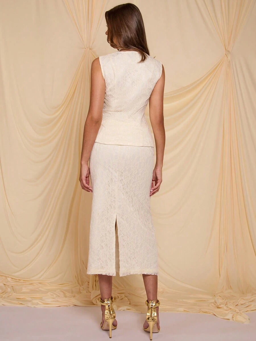 Effortlessly put-together mornings just got easier! This chic two-piece outfit combines comfort with style, giving you that "I woke up like this" vibe without the effort. Perfect for running errands, casual hangouts, or whenever you want to look polished without sacrificing comfort. Mix and match with your existing wardrobe for endless styling possibilities. Your go-to formula for looking great every single day.