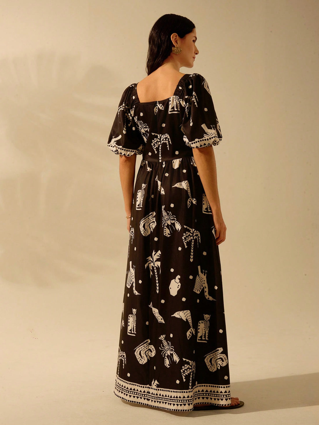 Unleash your inner bohemian with our Boho Bliss dress. The tropical print and half-sleeve design will keep you looking effortlessly cool during those hot summer days. Embrace the tropical vibes and stand out in style!