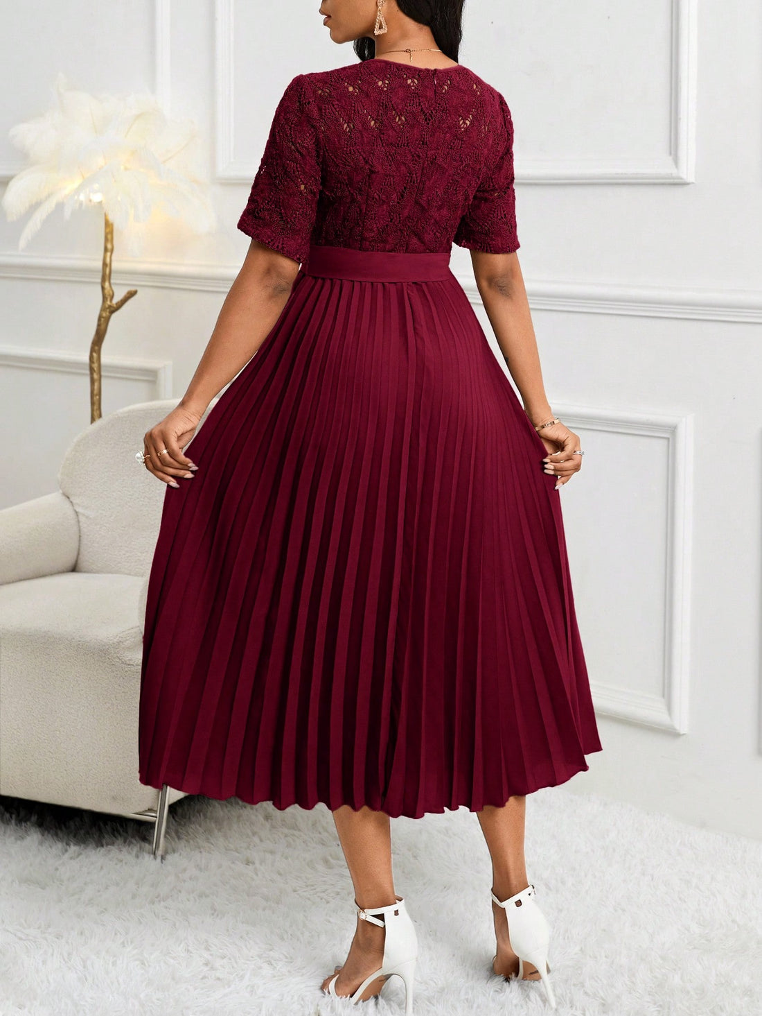 Dress to impress with this stunning water-soluble lace pleated wedding guest dress for women. The elegant design pairs perfectly with a belted waist for a flattering silhouette. Make a lasting impression at any wedding with this must-have dress.