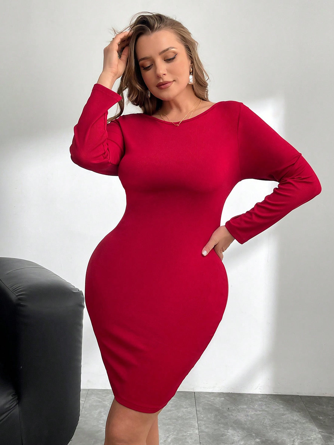Step into the spotlight with this elegant plus-size wine red stretch dress, designed to flatter your curves with comfort and style. The romantic bow adds a flirty touch, while the open back brings just the right amount of allure. Perfect for crisp spring days and cozy autumn evenings, this dress effortlessly blends charm and sophistication for any occasion. Feel confident, look stunning, and let your playful side shine!
