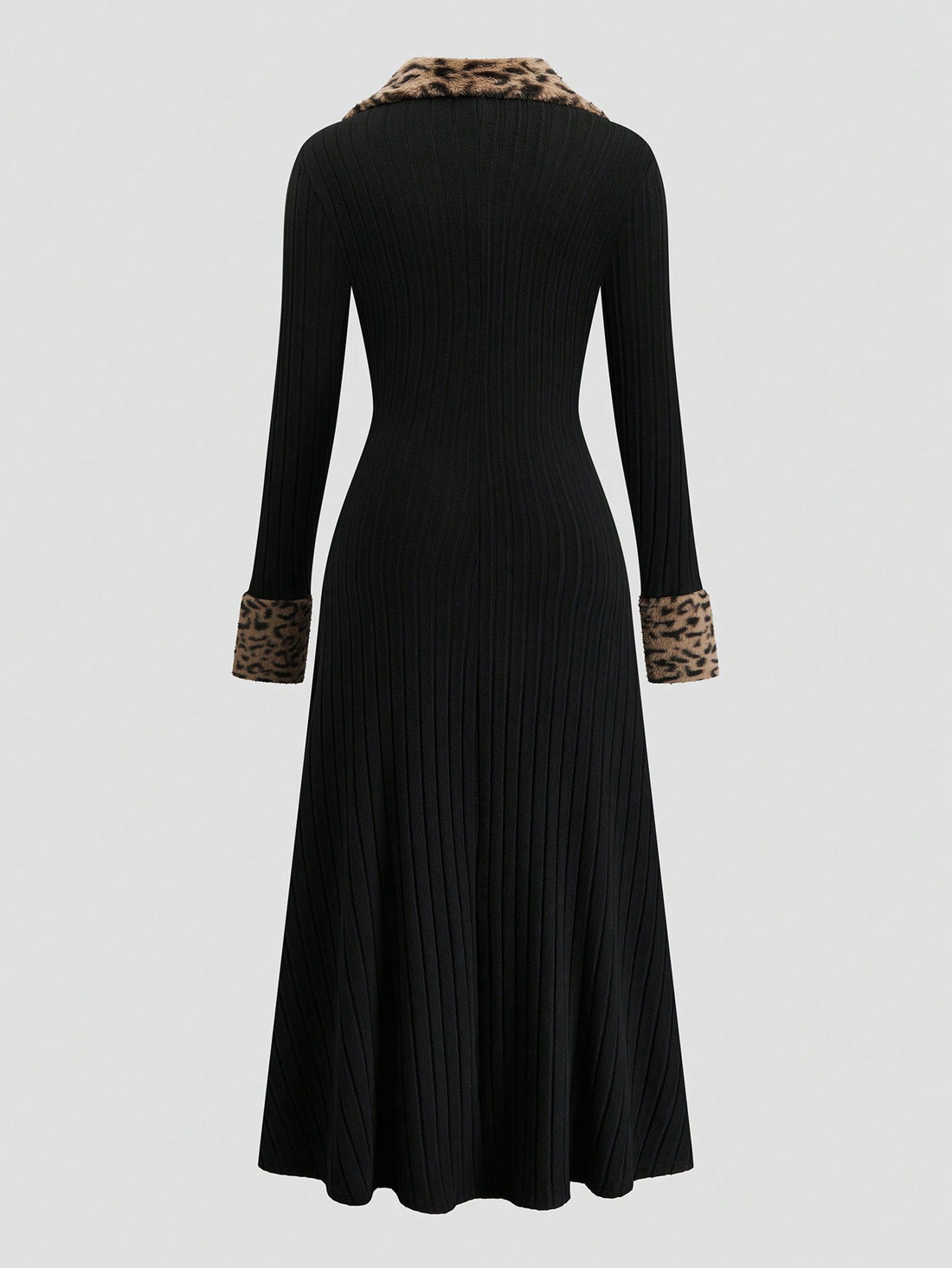 Get ready to make a stylish statement with our Chic Plus Size Ribbed Patchwork Leopard Print Collar Dress. Perfect for any outing, this dress is designed to flatter and make you feel confident. The soft ribbed fabric and eye-catching leopard print collar add a touch of fun to your wardrobe.