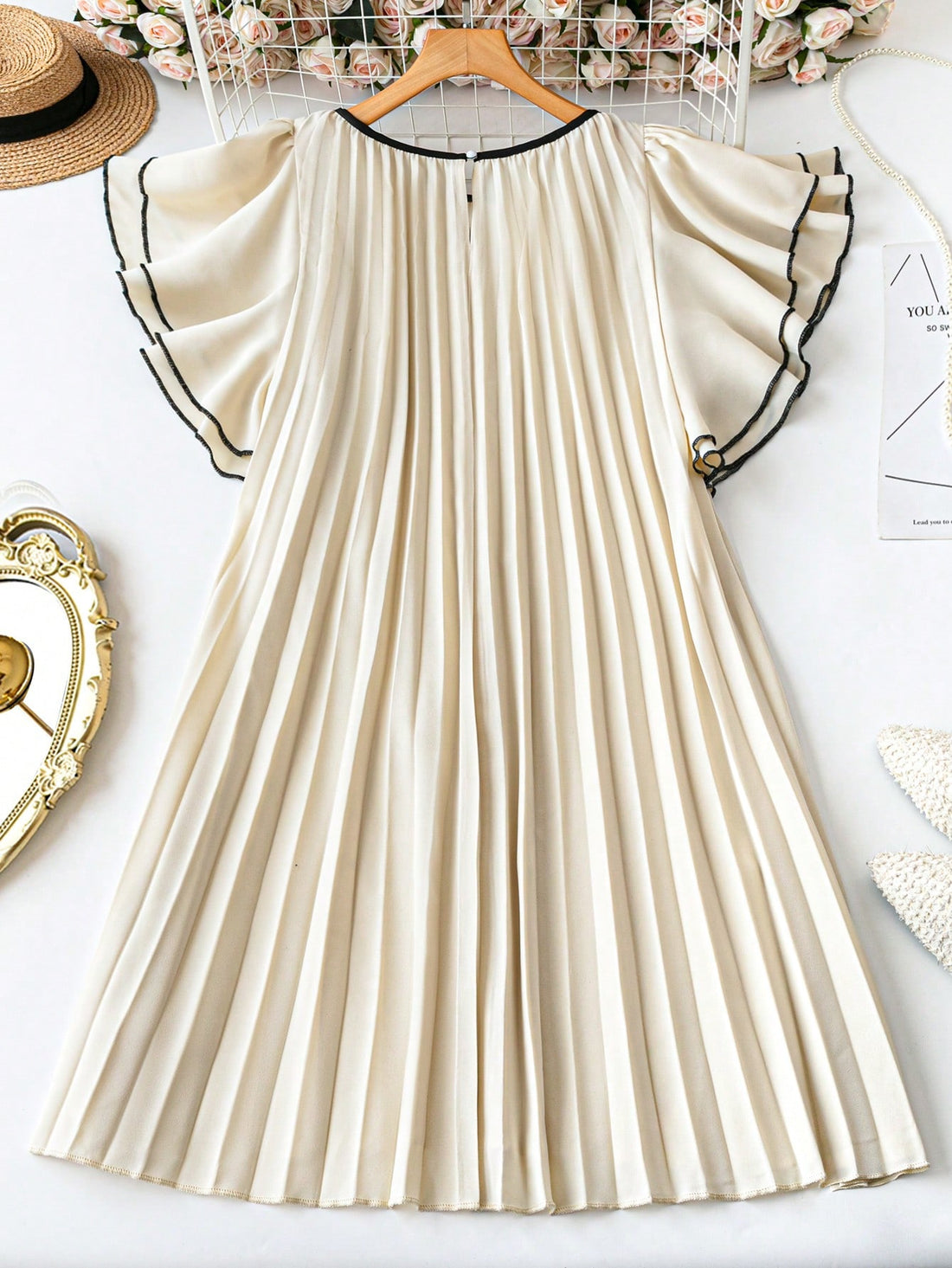 Step out in style with this Elegant Plus Size Women's Pearl Decor Knit Dress, perfect for romantic dates or adding charm to your everyday look. Soft knit fabric hugs your curves comfortably, while delicate pearl accents bring a touch of whimsy and sophistication. Whether you're out for a cozy coffee or a special evening, this dress makes every moment feel a little more magical.
