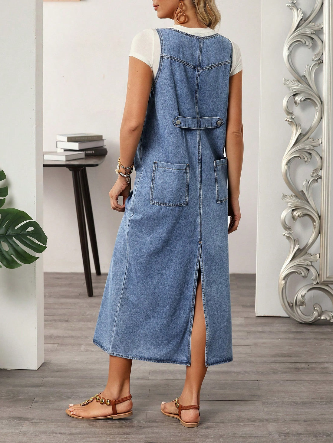 Effortless Chic: The perfect outfit for when you want to look stylish without trying too hard. This Women's Button-Up Casual Denim Dress is both comfortable and fashionable, with a convenient pocket for your essentials. Stay effortlessly chic and comfortable all day long.