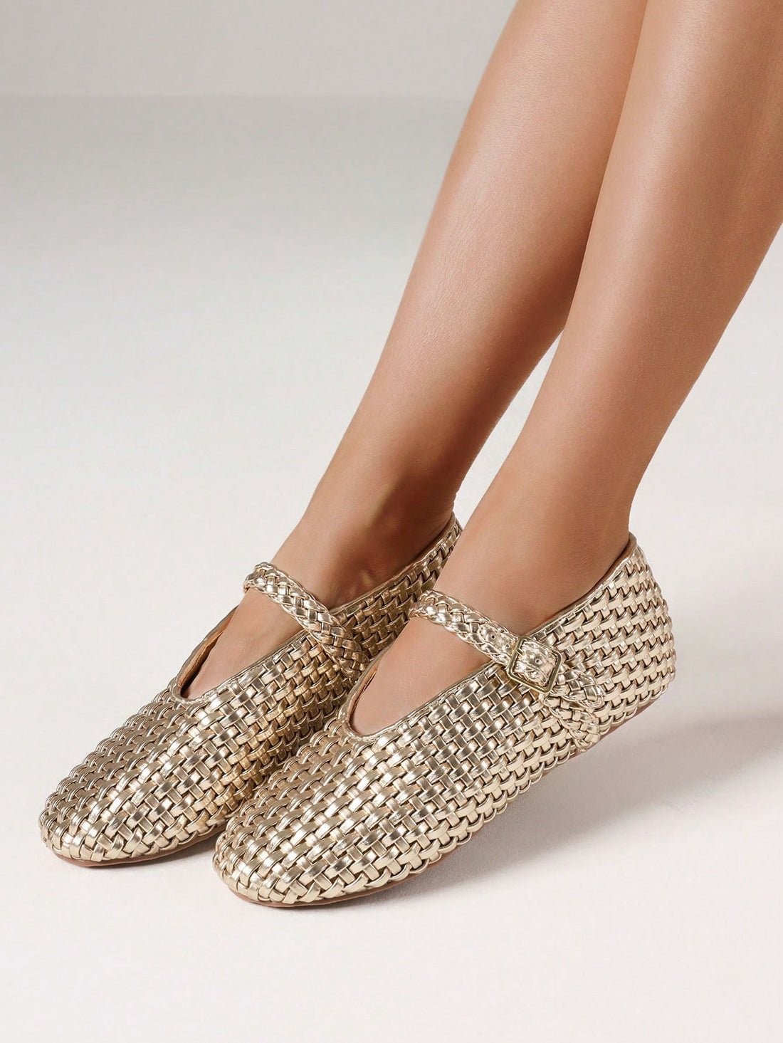 Kick up your style with these Chic Casual Comfort espadrilles! The round toe and buckle strap add a touch of sophistication to these comfy ballet flats. Perfect for any casual occasion, these flats offer both fashion and comfort.