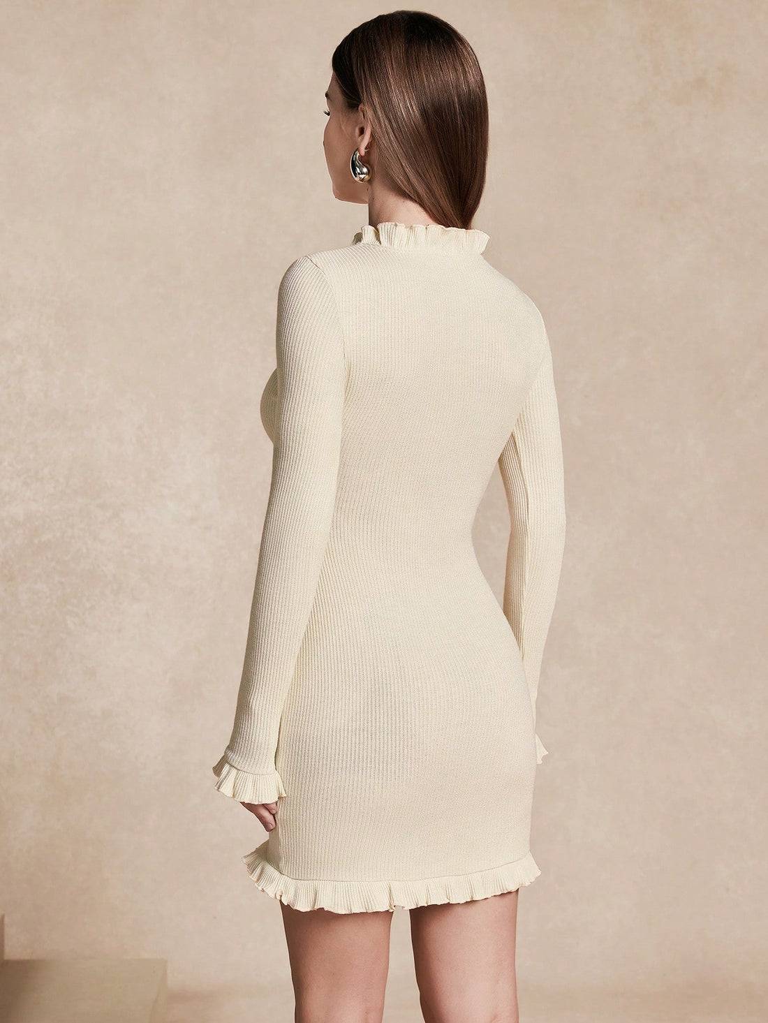 This short knit bodycon dress is a stylish and comfortable fashion statement. With its flattering fit and soft fabric, it's the perfect addition to any wardrobe. Make a bold statement with this must-have dress.